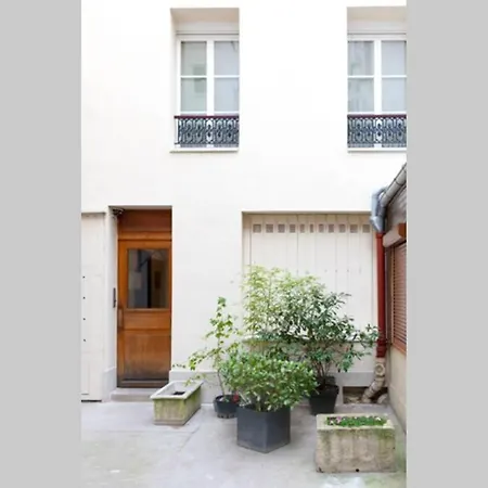 Little Nest In Paris 11
