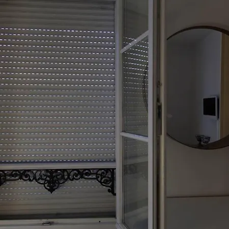 Little Nest In Paris 11 *